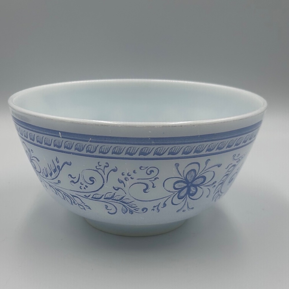 Vintage Pyrex Brittany Blue 1.5 QT Mixing Bowl 477 Blue White Opal Glass